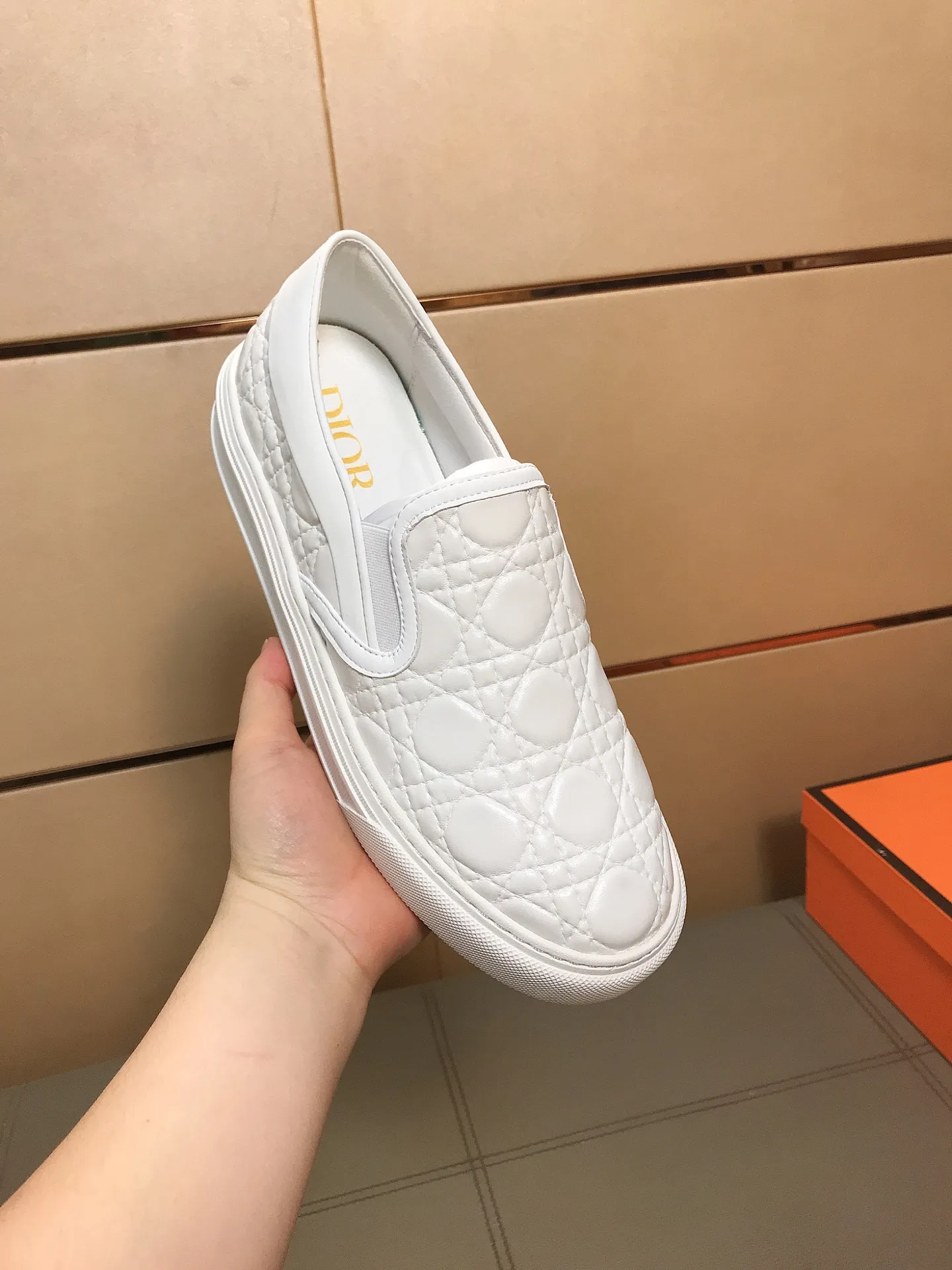 Factory price 400 🔥🔥 (Dior) new men's casual sports shoes 👣 Full of charm, luxury style gentleman's shoes Upper: Made of embossed cowhide imported from Italy, breathable leather lining. Brand wear-resistant soles; with classic logo💋The whole pair of shoes is fashionable and casual without losing high-end style🎈🎈Size: 39-44 (45.46 can be customized)